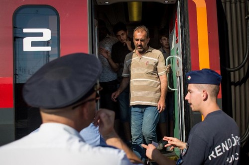Slovenia toughens asylum legislation to reduce refugee influx - ảnh 1
